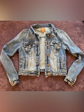 American Eagle women’s distressed fitted denim retro trucker jacket small y2k